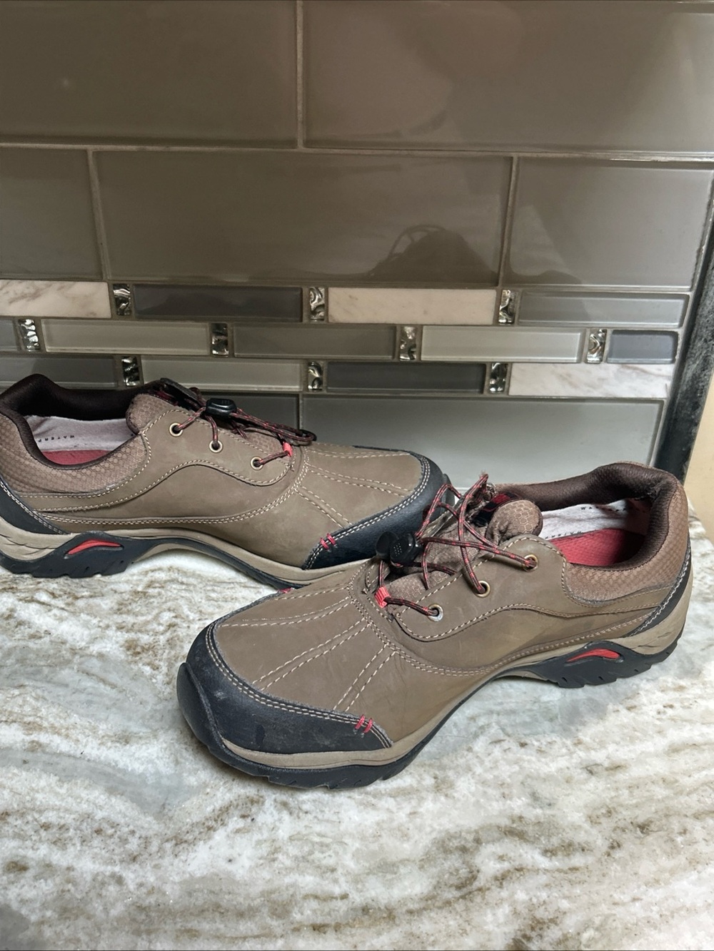 Ahnu Shoes Womens Sz 9  Waterproof Muir Woods Vibram Hiking Brown Leather